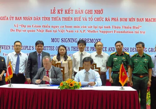 Ký biên bản ghi nhớ về dự án “Giảm thiểu nguy cơ bom mìn còn sót lại tại tỉnh Thừa Thiên - Huế”