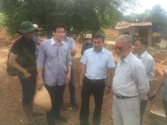 Phát hiện bia đá nghi của vợ một vị vua nhà Nguyễn ảnh 2