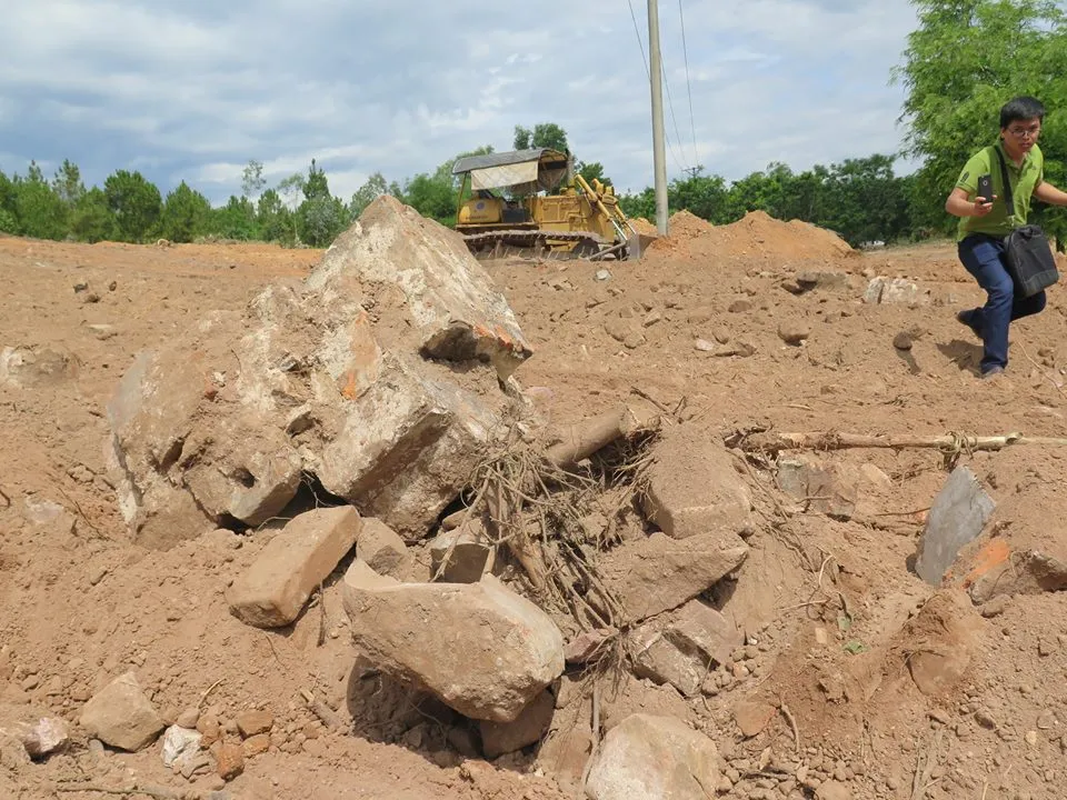 Phát hiện bia đá nghi của vợ một vị vua nhà Nguyễn ảnh 3