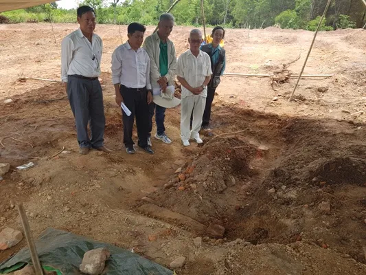 Tìm thấy huyệt mộ vợ vua Tự Đức bị san ủi làm bãi đỗ xe tại Huế ảnh 2