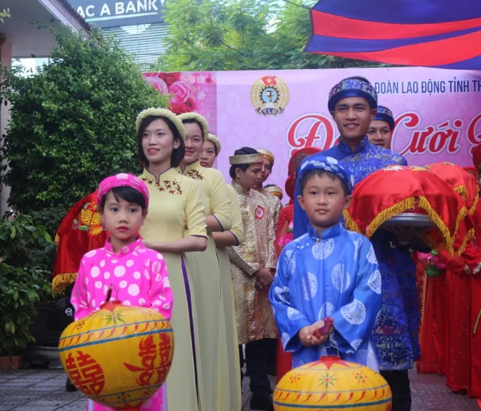 Tưng bừng đám cưới tập thể cho 22 cặp đôi đầu tiên tại Huế  ảnh 3