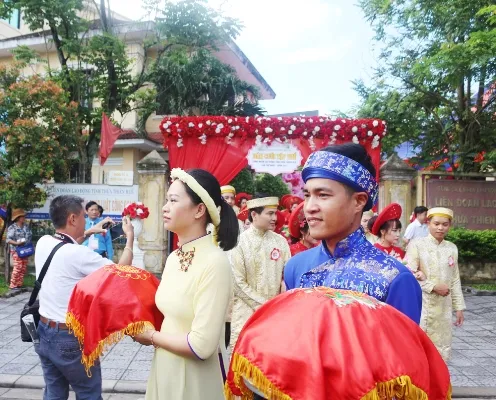 Tưng bừng đám cưới tập thể cho 22 cặp đôi đầu tiên tại Huế  ảnh 4