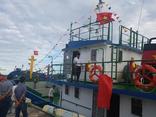 Thừa Thiên – Huế hạ thủy tàu vỏ thép đóng nhanh kỷ lục ảnh 1