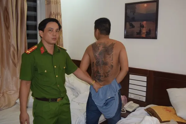 Bắt 6 đối tượng truy nã đang ẩn náu tại khách sạn ảnh 2