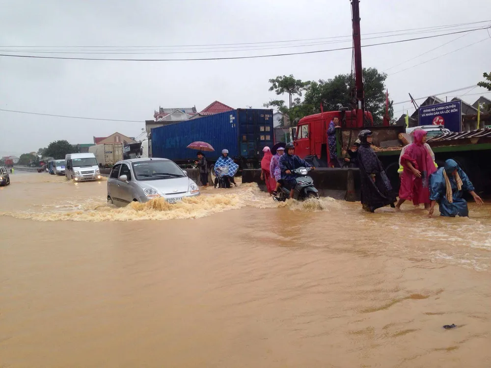 Thừa Thiên - Huế: Các hồ thủy điện đồng loạt xả lũ về hạ du ảnh 1