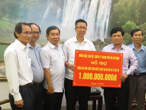 TPHCM hỗ trợ đồng bào vùng lũ Thừa Thiên-Huế và Quảng Trị ảnh 1