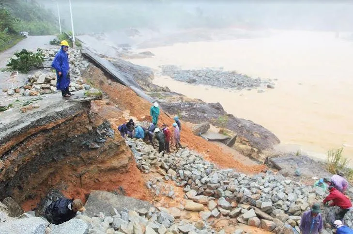 Căng thẳng vì các hồ thủy điện đồng loạt xả lũ ảnh 1