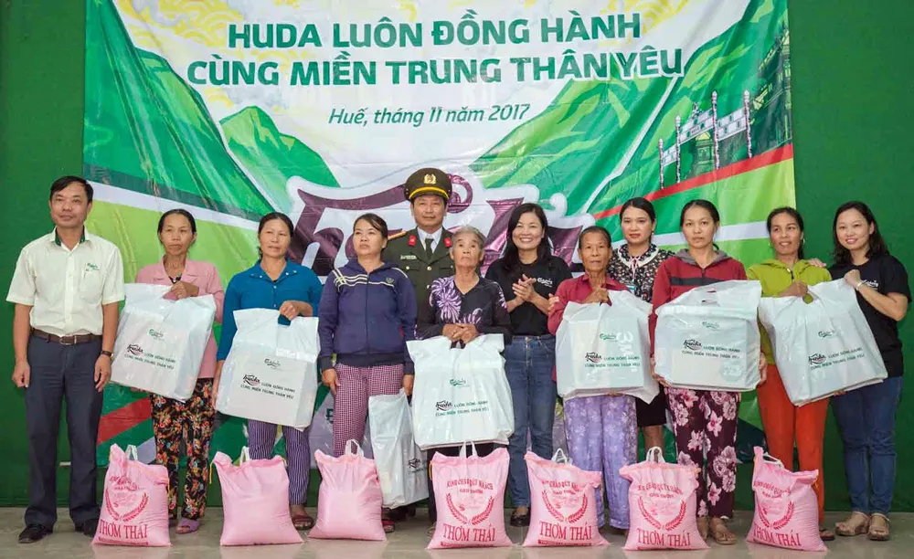 Carlsberg Việt Nam giúp đồng bào vũng bão lũ tỉnh Thừa Thiên - Huế