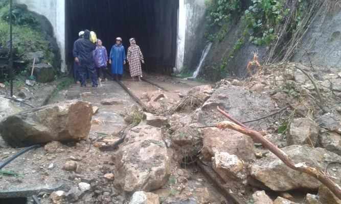 Đường sắt qua đèo Hải Vân thông tuyến sau nhiều giờ tê liệt  ảnh 5