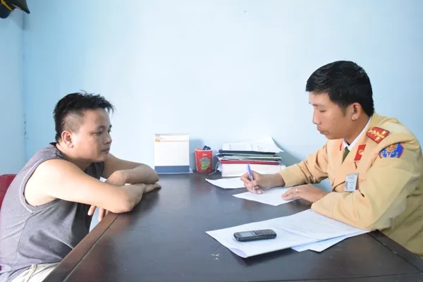 Phát hiện xe khách chở bộ da hổ "khủng" ảnh 1