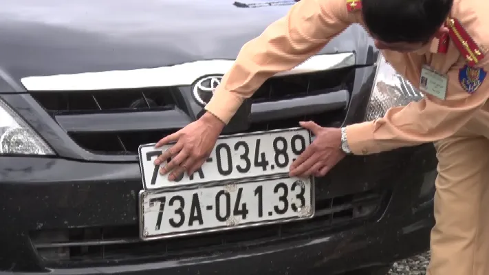Phát hiện ô tô dùng hàng loạt biển số giả vận chuyển pháo lậu ảnh 2