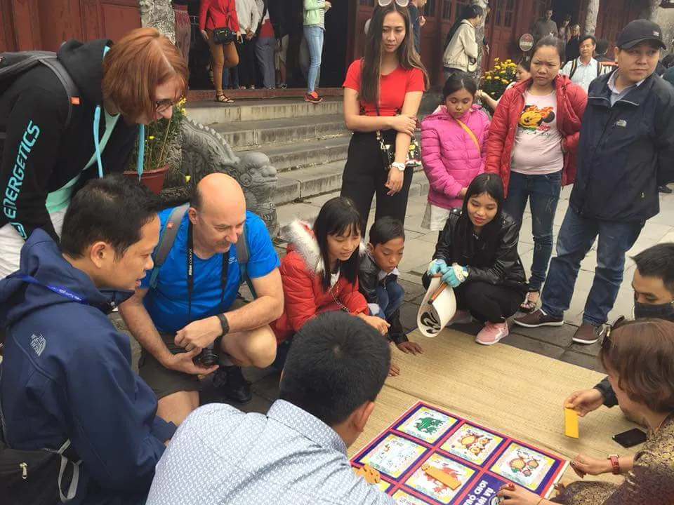 Hàng vạn du khách vui Xuân miễn phí ở Đại nội Huế ảnh 3