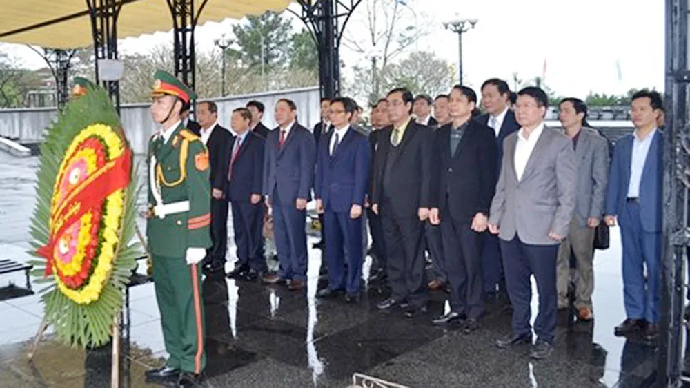 Phó Thủ tướng Vũ Đức Đam thăm các thầy thuốc ở miền núi tỉnh Quảng Trị ảnh 3