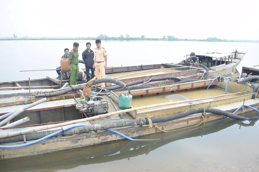 Trộm cát chuyển hướng về cuối nguồn sông Hương ảnh 1