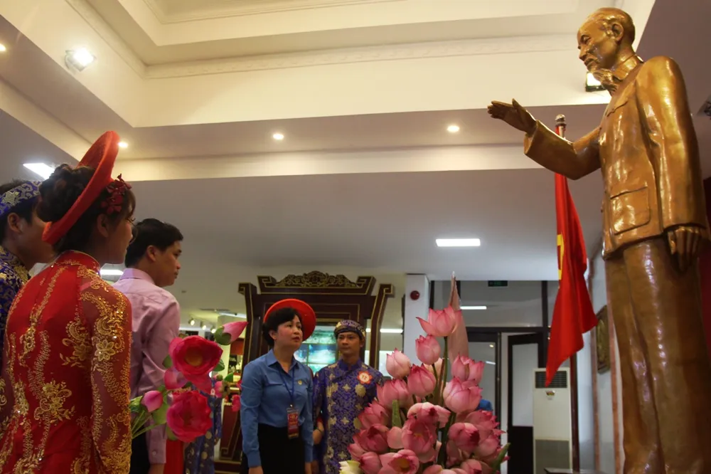 12 cặp đôi trong lễ cưới tập thể tại Thừa Thiên-Huế ảnh 1