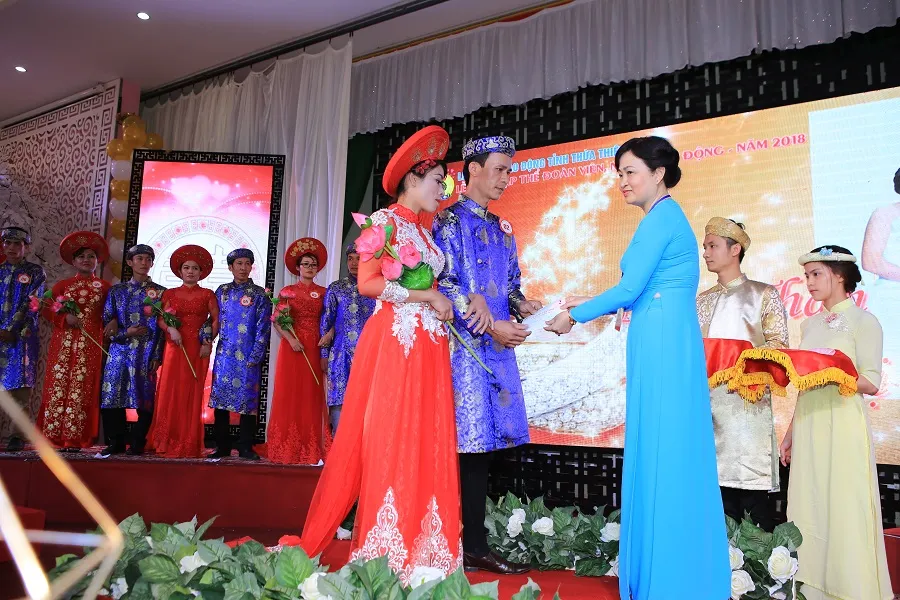 12 cặp đôi trong lễ cưới tập thể tại Thừa Thiên-Huế ảnh 12