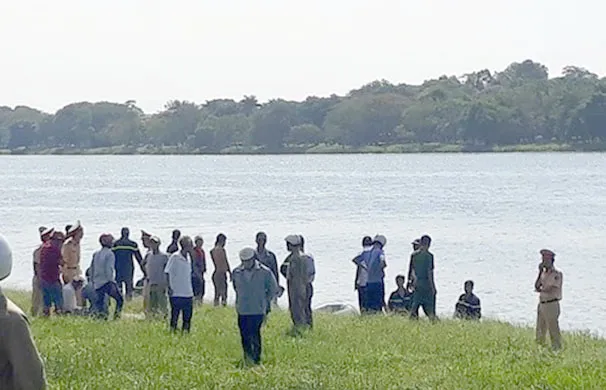 Tìm thấy thi thể 2 cha con cột chặt nhau chết dưới sông Hương ảnh 2