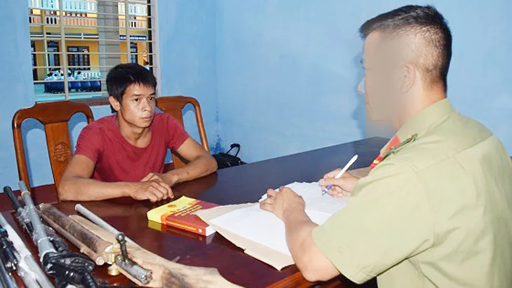 Xử lý nhóm đối tượng mua bán linh kiện lắp ráp súng bắn đạn hơi cồn ảnh 2