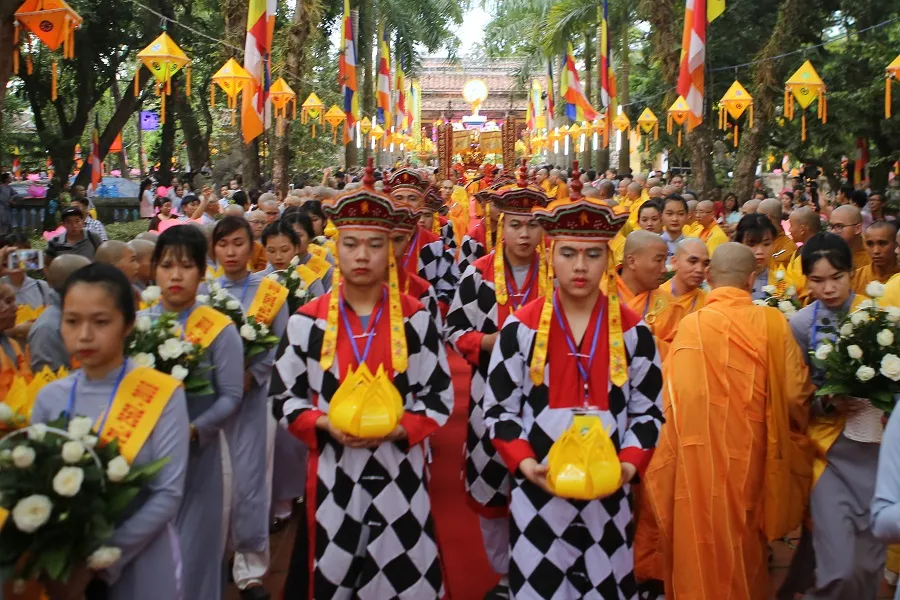 Trang nghiêm Đại lễ Phật đản Phật lịch 2562 tại Huế ảnh 4