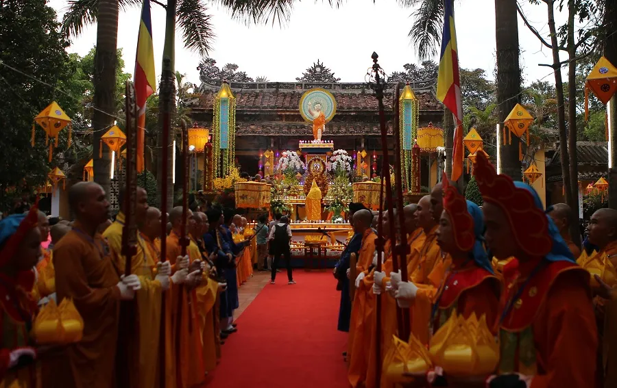 Trang nghiêm Đại lễ Phật đản Phật lịch 2562 tại Huế ảnh 3