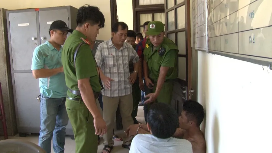 Kẻ ngáo đá dùng dao khống chế con tin tại Huế từng là tài xế taxi ảnh 2