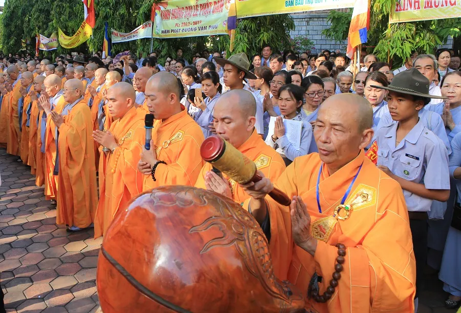 Trang nghiêm Đại lễ Phật đản Phật lịch 2562 tại Huế ảnh 1