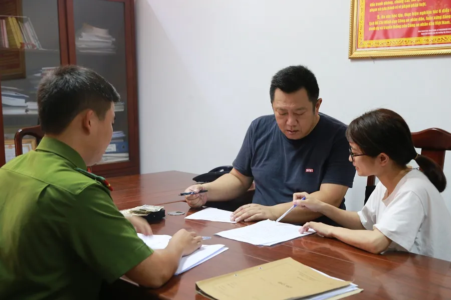 Tìm và trao trả tài sản cho du khách Nhật Bản đánh rơi ảnh 1