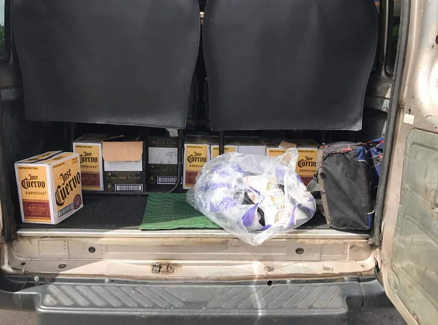 Phát hiện ô tô chở rượu và thuốc lá lậu ảnh 1