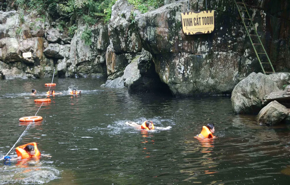 Người dân miền Trung vật vã trong nắng nóng  ảnh 5