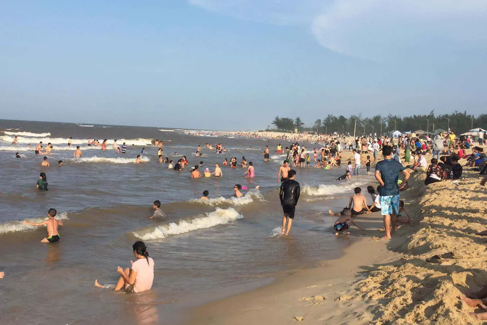 Người dân miền Trung vật vã trong nắng nóng  ảnh 6