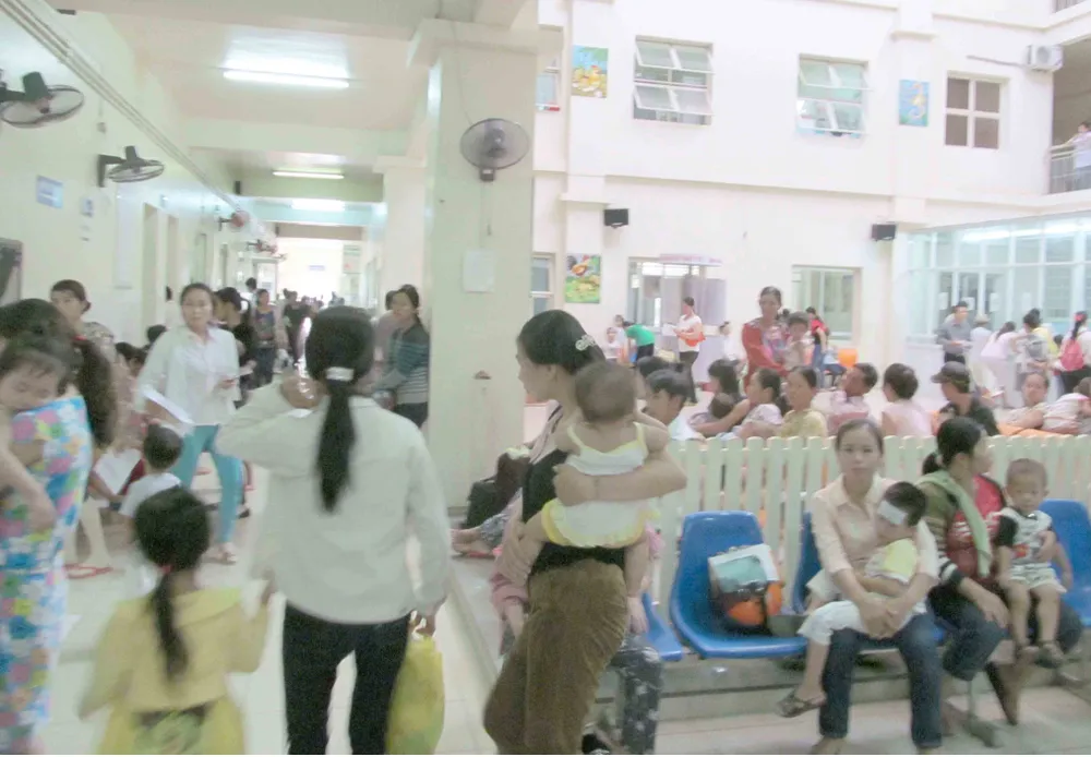 Người dân miền Trung vật vã trong nắng nóng  ảnh 1