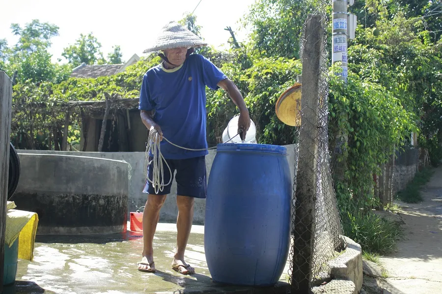 Người dân miền Trung vật vã trong nắng nóng  ảnh 9