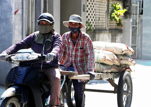 Người dân miền Trung vật vã trong nắng nóng  ảnh 4