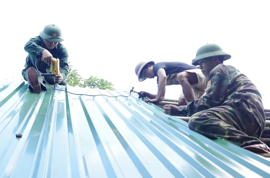 Nắng nóng trên 40°C, sinh hoạt người dân miền Trung đảo lộn ảnh 11