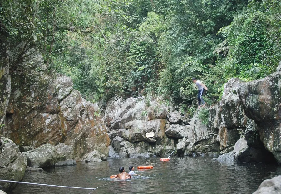 Nắng nóng trên 40°C, sinh hoạt người dân miền Trung đảo lộn ảnh 5