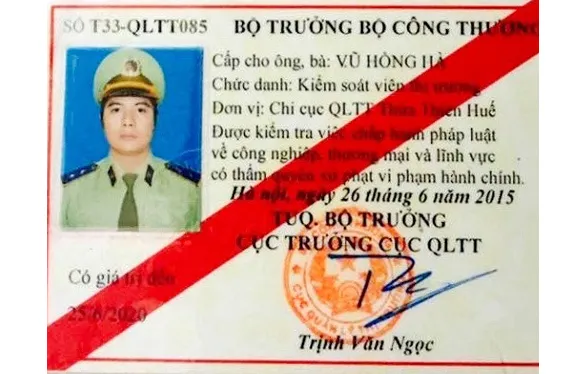  Khởi tố, bắt giam cán bộ quản lý thị trường lợi dụng thẻ ngành lừa đảo gần 2 tỷ đồng ảnh 1