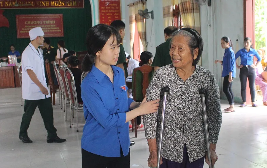 Hơn 500 người được khám, phát thuốc chữa bệnh miễn phí ảnh 2