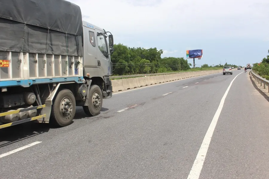 Trích xuất camera truy tìm tài xế tông chết người bỏ chạy ảnh 2