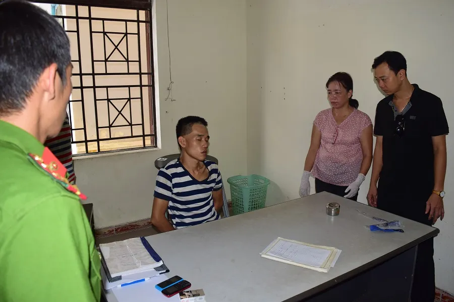 Khởi tố đối tượng cứa cổ người đàn ông đi viếng tang ảnh 1