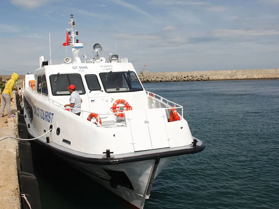 Đưa vào hoạt động tàu vận chuyển hành khách ra đảo Cồn Cỏ ảnh 1