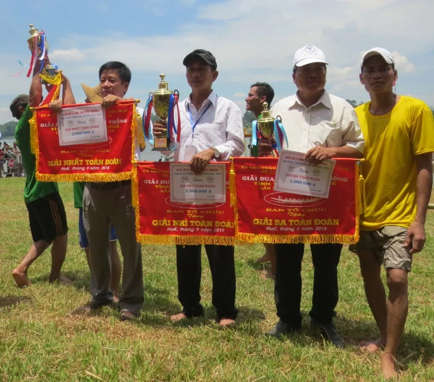 Gay cấn Giải đua ghe trên sông Hương ảnh 4