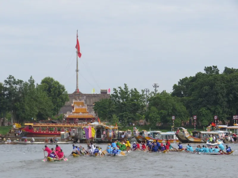 Gay cấn Giải đua ghe trên sông Hương ảnh 1