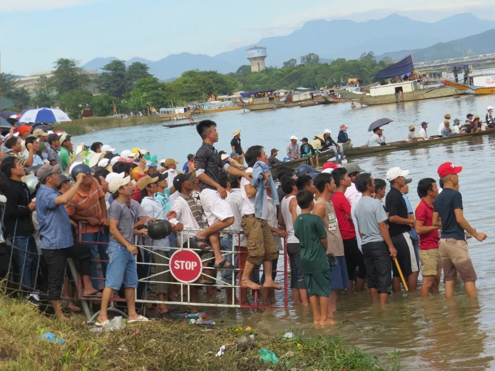 Gay cấn Giải đua ghe trên sông Hương ảnh 3
