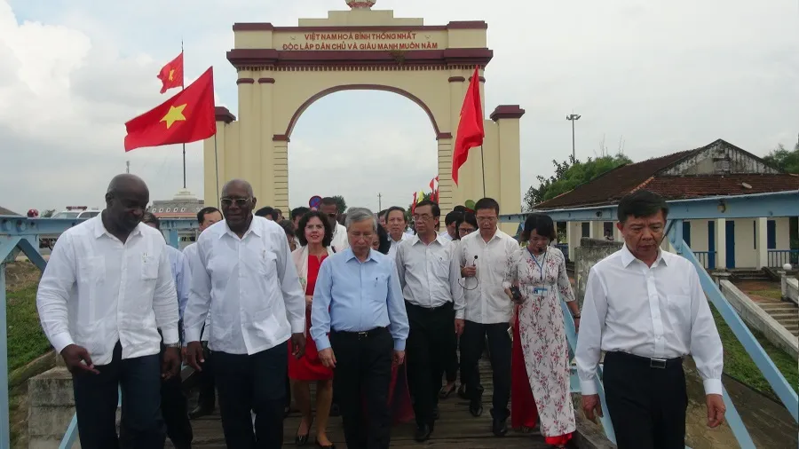 Đoàn đại biểu Đảng, Nhà nước Cuba thăm các di tích lịch sử cách mạng tại Quảng Trị ảnh 1