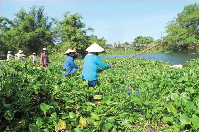 Chủ tịch UBND tỉnh Thừa Thiên - Huế về tận khu tái định cư gỡ khó cho người dân ảnh 1