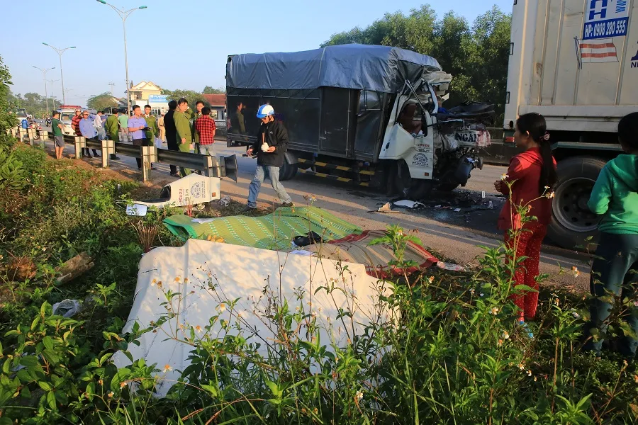 Ô tô húc nhau, 2 người tử vong tại chỗ ảnh 2