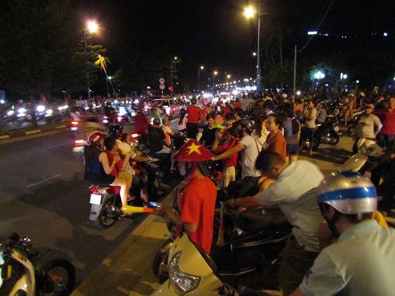 Nức lòng khi Việt Nam vào Chung kết AFF Cup ảnh 12