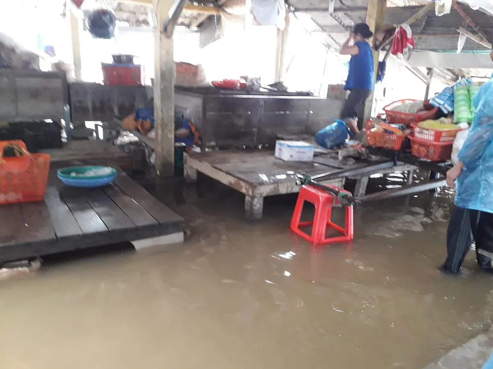 Nhiều khu vực tại Thừa Thiên - Huế bị chia cắt vì mưa lũ ảnh 2