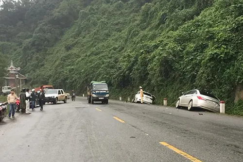 5 ô tô tông liên hoàn trên Quốc lộ 9 khiến nhiều người bị thương  ảnh 1