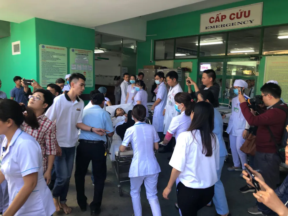 Xe khách rơi xuống vực đèo Hải Vân, 1 người chết, 21 người bị thương ảnh 8